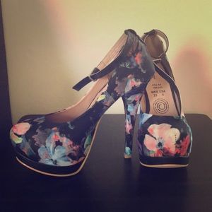 Floral print heels